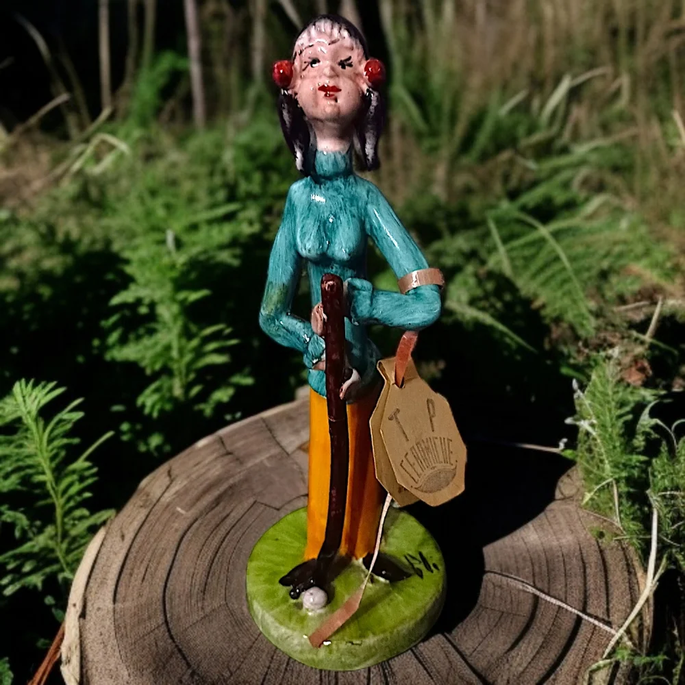 TP Ceramiche Poli Cesare Golf Figurine Female Golfer Pottery Art Gift Italy READ